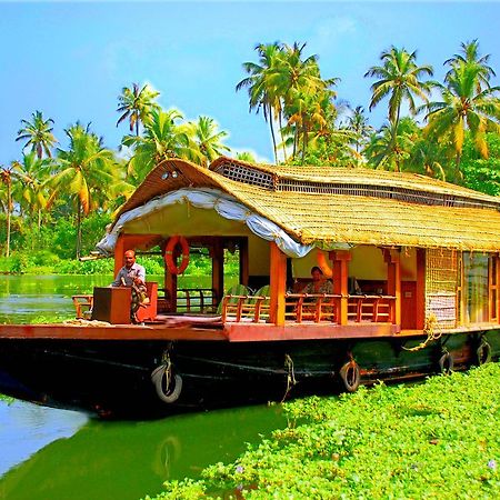 Chaandhni Lake View Hotel Alappuzha Exterior photo