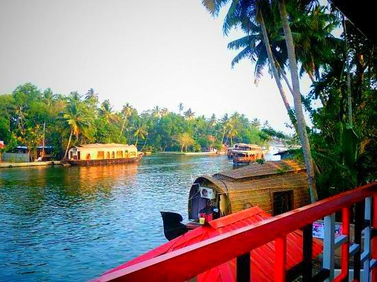 Chaandhni Lake View Hotel Alappuzha Exterior photo